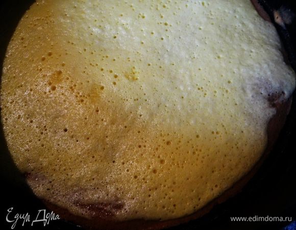 Тут же сверху выложить 2 столовые ложки ванильного теста, и также выпекать до "схватывания". Так чередовать слоями до окончания теста. 