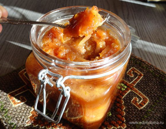  Затем отправить в холодильник на 2 суток. После этой выдержки он застынет и по консистенции будет как густое повидло. Хранить всё время в холодном месте! Вне зависимости - открыта банка или нет. Подавать, также холодным, к мясу (особенно птице) и различным сортам сыров. На вкус крайне сложно  определить из чего же это сделано. Но то, что вкус запоминается - это точно!