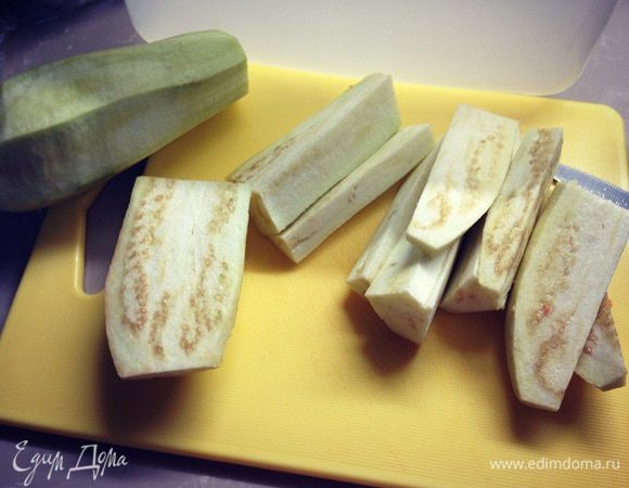 Баклажаны очищаем от кожуры... режим на продольные полосы....