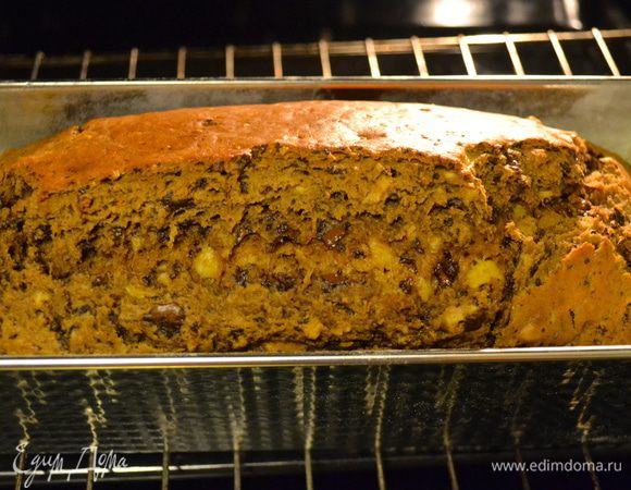 Готовность кекса проверить деревянной шпажкой. Готовый кекс остудить на решетке.