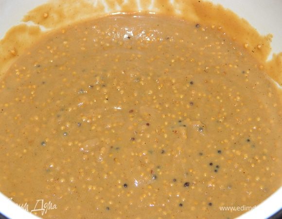 Переливаем содержимое пиалы в кастрюлю, ставим на плиту, доводим до кипения. Кипятим 2 минуты.