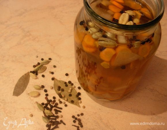 Если необходимо использую сразу (остывший), если впрок, тогда заливаю в стеклянную банку и храню в холодильнике.