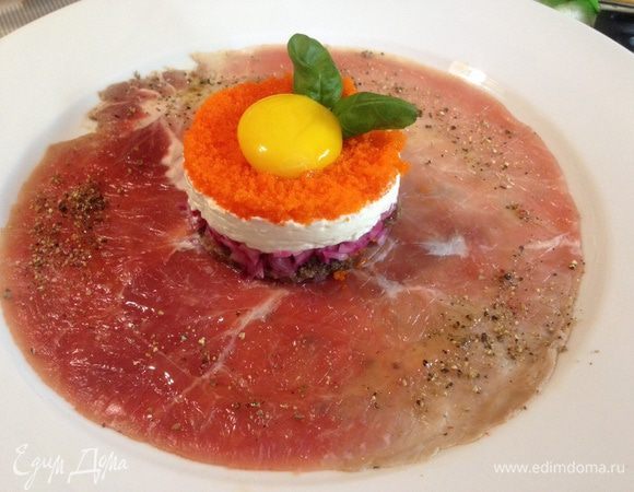 Перед подачей поперчить и украсить зеленью. 