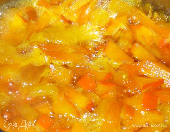 Даём раствориться сахару. Варим до готовности тыквы. Раскладываем по банкам. Даём полностью остыть.