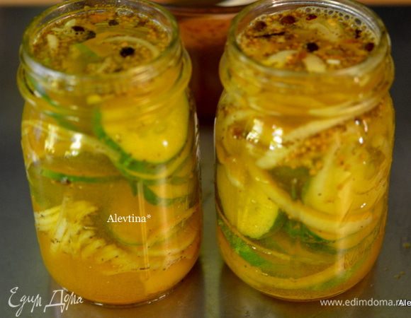 Залить полностью маринадом огурчики с луком. Закрыть крышками. Дать постоять при комнатной тем-ре остыть. Поставим в холодильник, хранение до 2х месяцев.