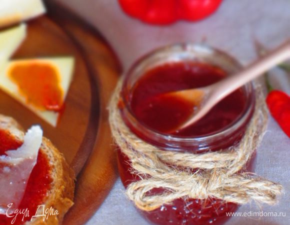 Готовый конфитюр разложить по горячим стерилизованным банкам и плотно закрыть крышками или хранить в холодильнике. Приятного аппетита.