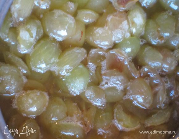 Добавить ликёр,поставить на слабый огонь ,довести до кипения и варить 20 минут.Остудить.Снова поставить на слабый огонь и варить до нужной консистенции.