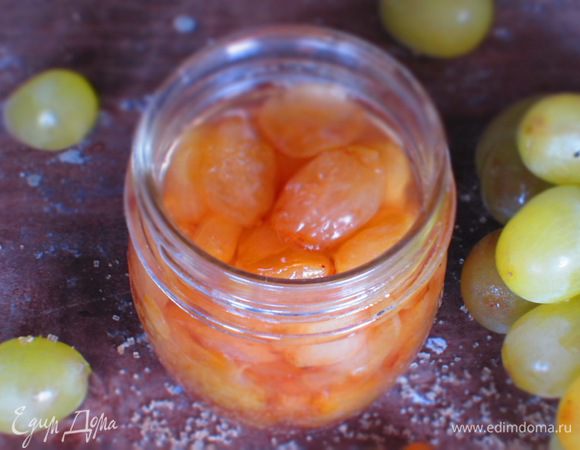 Готовое варенье разложить по горячим стерилизованным банкам и плотно закрыть крышками или хранить в холодильнике.Приятного аппетита:)