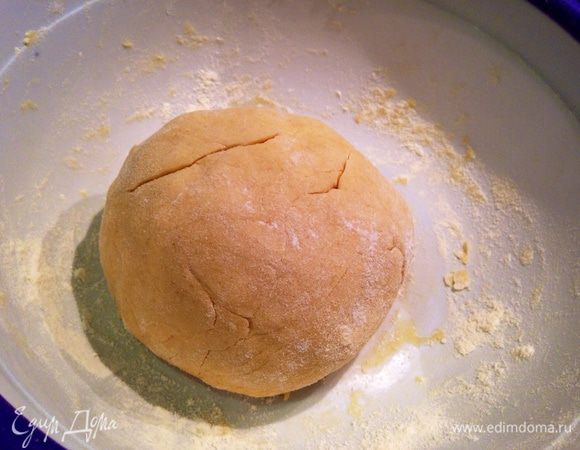 Из всех ингредиентов замесить тесто...