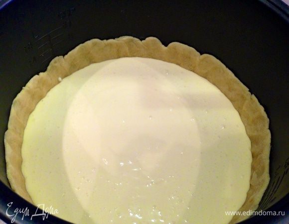 Аккуратно выложить начинку в корзинку из теста...