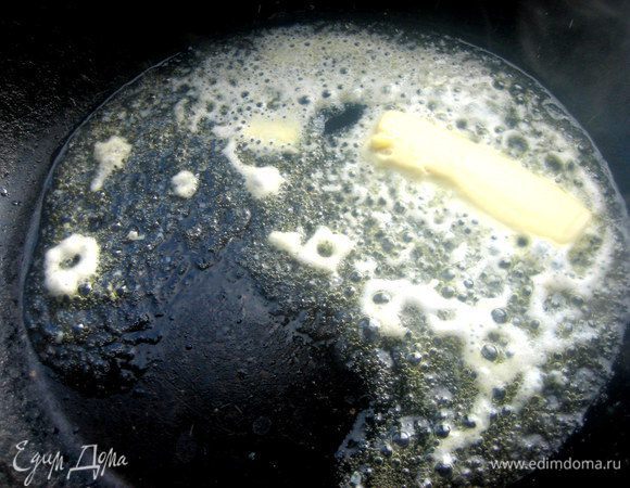 Масло растопить в сковороде...