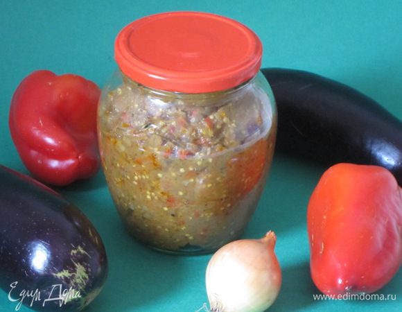 Выложить в банку. Стерилизовать 45 минут. Закатать. Из этого количества продуктов получается одна 0,5-литровая банка.