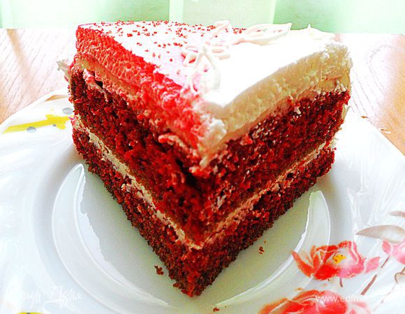 А вот так торт выглядит в разрезе. (Фото сделано Викой Тори, так как торт я готовила для нее.)