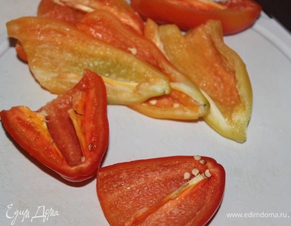 Разрезать пополам, удалить семена и перегородки.