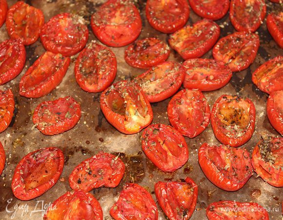 Все зависит от уровня вашей духовки и от помидоров. У меня на вяление ушло 4 часа. Главное не допустить подгорания помидоров. 