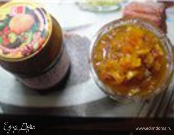 Снимаем варенье с огня, даем варенью остыть. Раскладываем в баночки и угощаем свих близких и друзей. Варенье получается очень красивым и густым. Было очень приятно видеть как опустела вазочка с вареньем (на фото) за щитаные минуты, пришлось отрыть баночку.