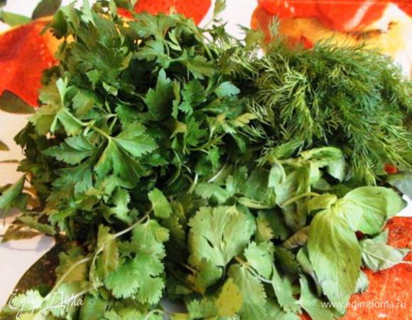 Помыть зелень, обсушить.