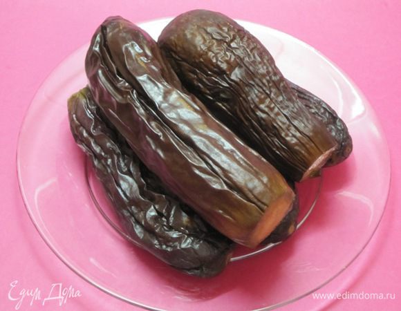 Вынуть баклажаны, остудить.