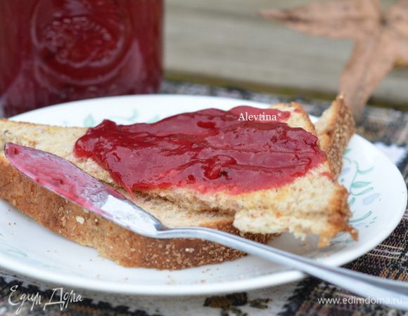 Выход идет на примерно на 300 мл.
Наслаждаемся джемом с хлебушком.