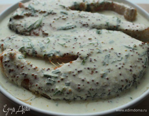 Полить соусом и запекать в разогретой до 180 градусов духовке 15-20 минут. Подавать со свежими овощами, рисом либо с отварным картофелем. Приятного!!!