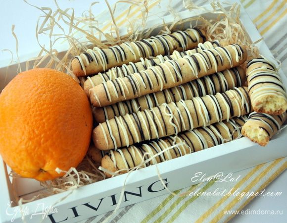 Когда шоколад застынет можно наслаждаться этим великолепным печеньем. Или уложить в красивые коробочки и преподнести в подарок. Например на Новый год, который кстати уже не за горами)) Приятного аппетита!!!!!!!!!!!!!!!!!!!!!!!