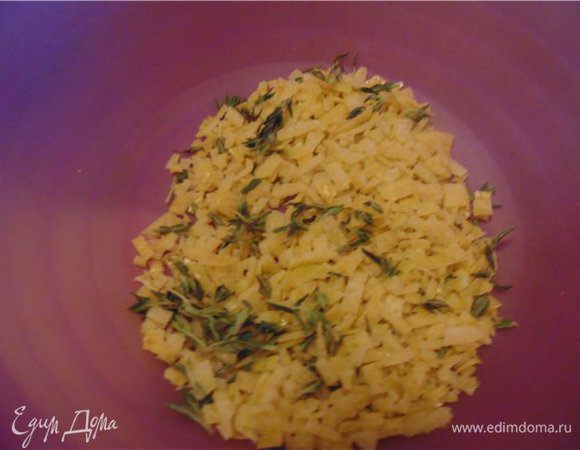 С тимьяна обрываем листики.