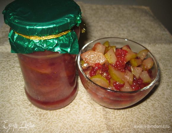 Горячее варенье разложить по простерилизованным банкам. Затем герметично закрыть и поставить вверх дном до полного остывания. Поставить на хранение в прохладное темное место.
 Приятного аппетита!
