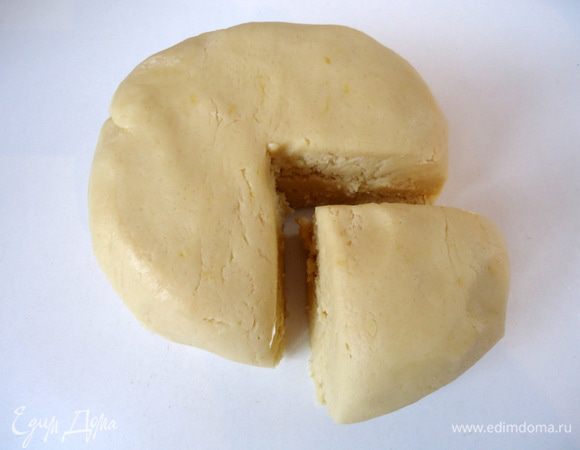 Отделить четверть от общего количества теста.
