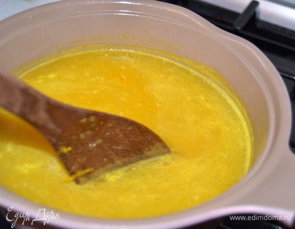 Высыпаем желфикс и быстро перемешиваем. Довести до кипения,при постоянном и энергичном помешивании. Всыпать оставшийся сахар и помешивать до полного растворения.