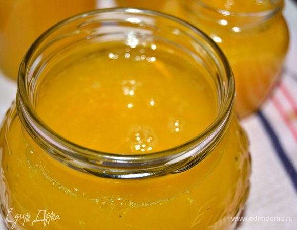 Горячим разливаем в стерильные банки. Банки я прокаливаю в духовом шкафу.