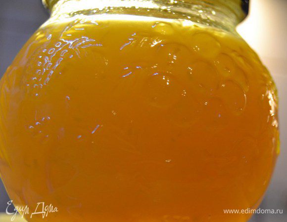 Закрываем  относительно стерильными крышками, обычно я их кипячу. Конфитюр полностью остудить.