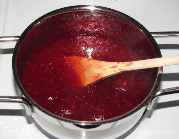 Варим на медленном огне 20 минут, постоянно помешивая.