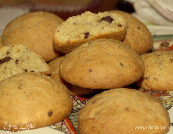 Духовку разогреть до 180 градусов и выпекать печенье до золотистого цвета. Главное — печенья не передержать.

Муки может понадобиться меньше или больше указанного, это зависит от качества муки,  масла и творога.