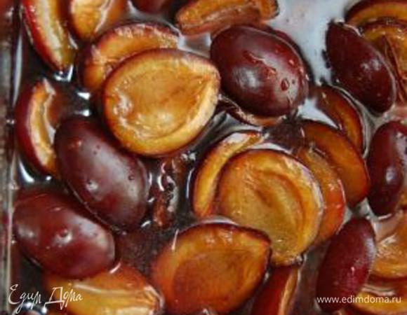 Готовность варенья определяйте на свой вкус. Если сливу оставить плотной – она отлично подойдет в виде начинки для пирогов в зимнее время. 