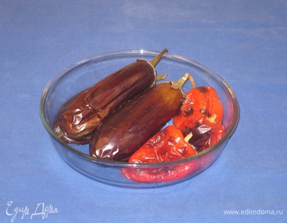 Достать из духовки, выложить на тарелку.