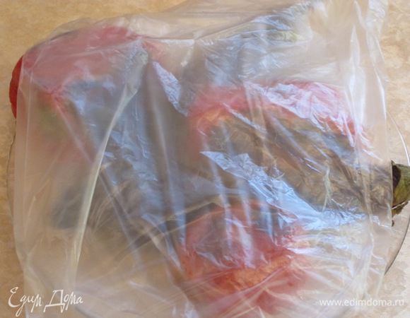 Положить в полиэтиленовый пакет на 5-10 минут. Так будет легче очистить.