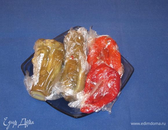 Разложить по пакетам и заморозить в морозильнике.