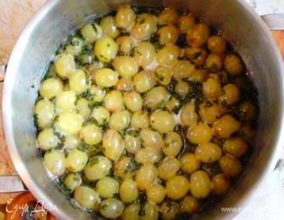 Переложить смесь в кастрюльку, довести до кипения (можно добавить полстакана воды) и проварить 1 минуту.
Оставить до вечера.