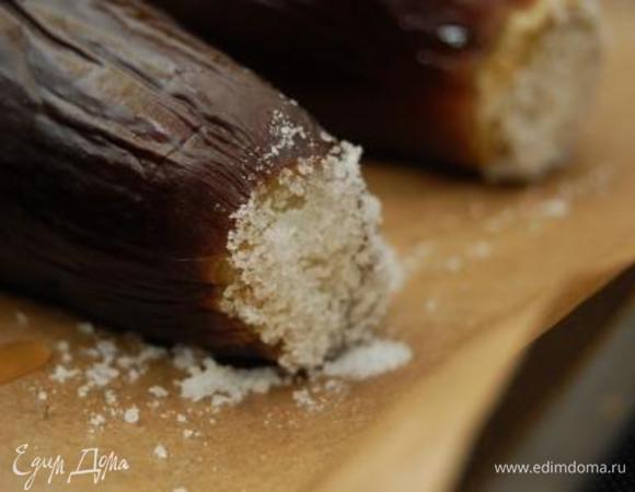 Удалить плодоножку, обильно присыпать солью, оставить на час при комнатной температуре.