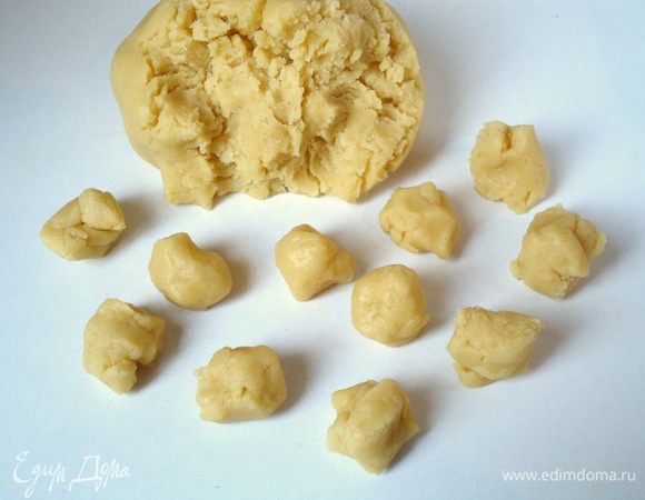 Разделить тесто на кусочки по 12-13 грамм, не более.
