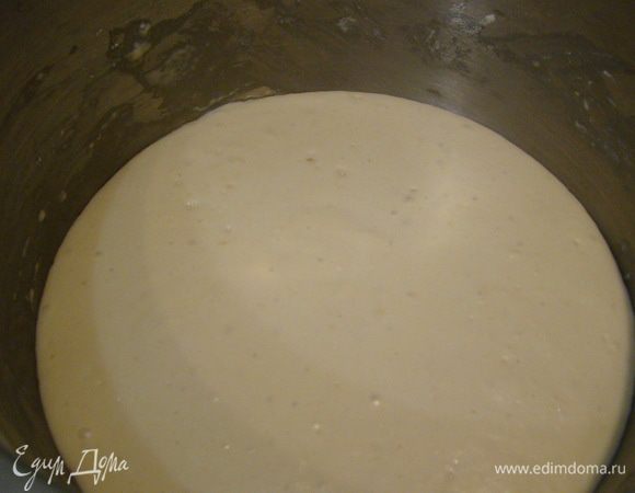 В теплом месте оставляем до образования на поверхности пены.