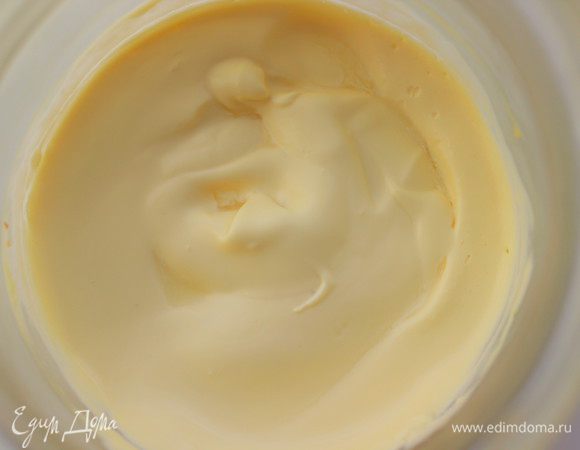 Если вы используете сметану, то ее необходимо взбить в масло.