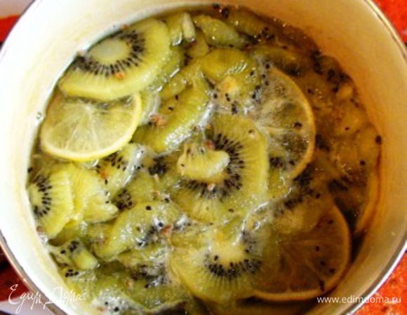 Переложить в кастрюлю, довести до кипения и варить 10 минут. Оставить остывать.