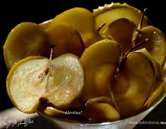 Затем достать из духовки и переложить каждую на фольгу или бумагу вощеную. Дать им полежать 1 час.
Если вам нравятся более сухие, то держим в духовке 1-1,5 час при самой низкой тем-ре 100-120 гр. Они будут как чипсы.