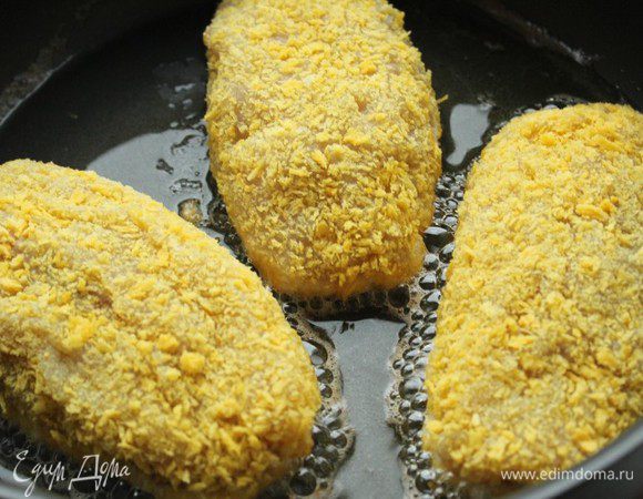 Обжаривать с каждой  стороны по 4 минуты.