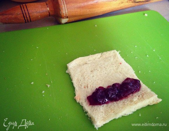 А в несколько других сливово-яблочный конфитюр... Рецепт конфитюра вы найдете здесь http://www.edimdoma.ru/retsepty/59875-konfityur-slivovo-yablochnyy