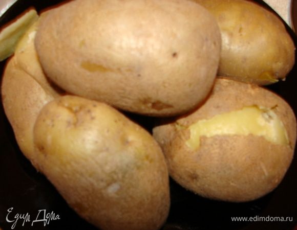 Картофель отварить. Очистить. Потереть на терке.