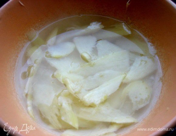 Заливаем кипятком и оставляем до полного остывания.