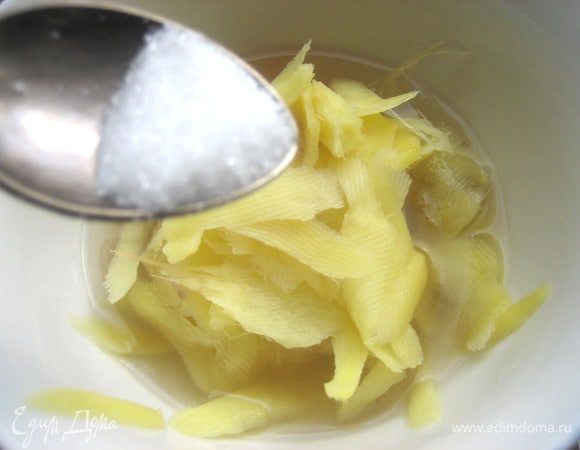 Сахар по вкусу. Если нужно, то и соль.