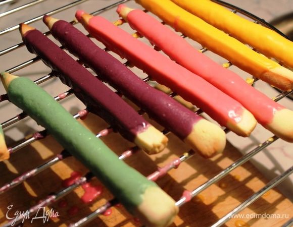 Таким образом разукрасить остальные карандаши. Карандаши охладить и подавать к столу!